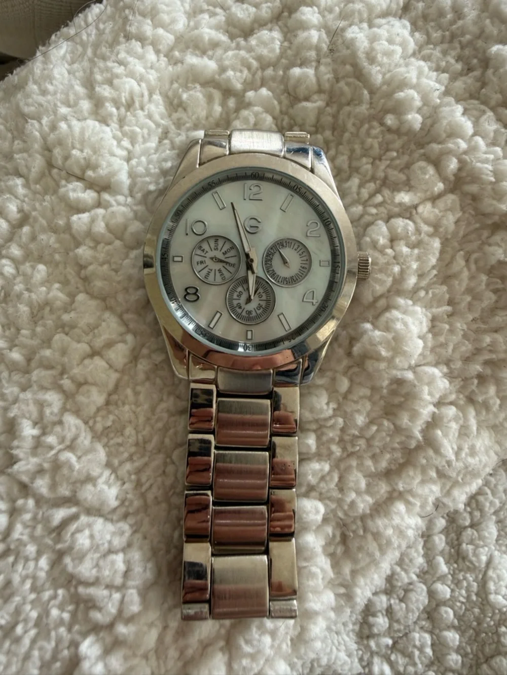 Vintage Gossip Classic Silver women’s Stainless Steel silver white pearlescent